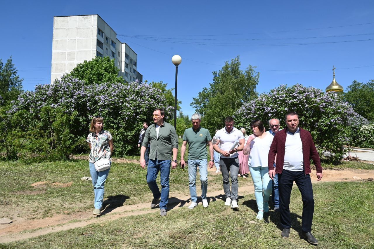 В Богородском меняют плитку в сквере, за благоустройство которого активно  голосовали жители поселка | Новости | Телеканал ТВР24 | Сергиев Посад